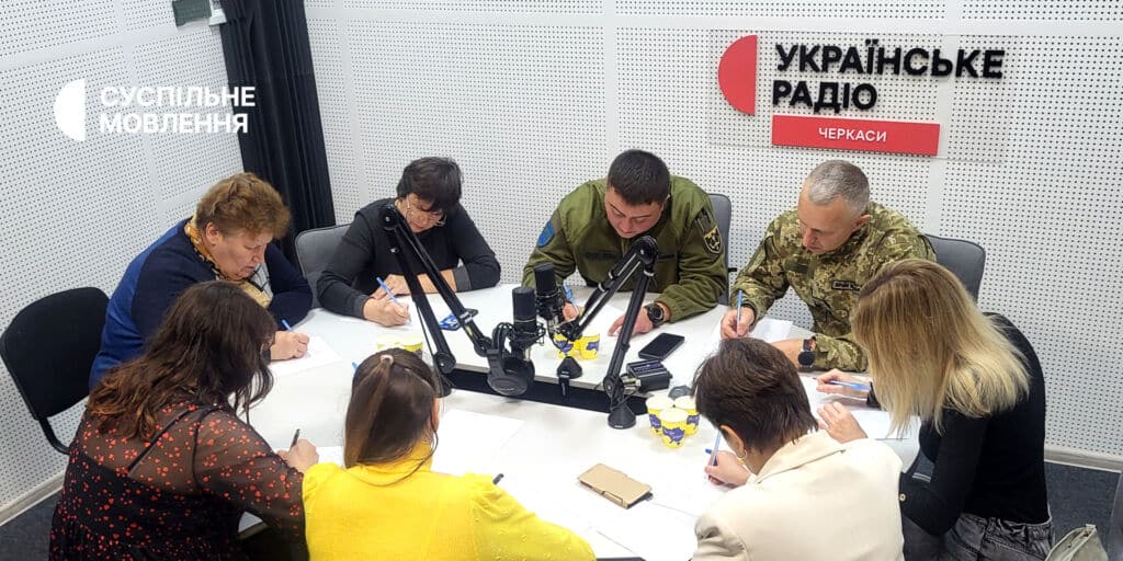 Радіодиктант у студії Українського Радіо Черкас писали разом із захисниками й переселенцями