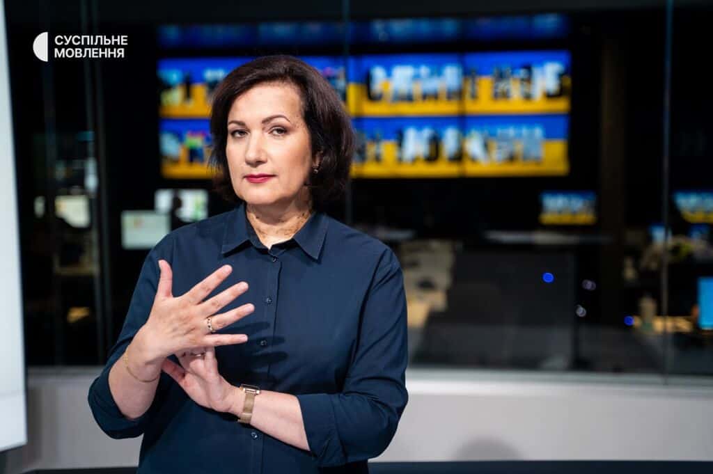Тетяна Журкова говорить: «Жестова мова». Фото: Анастасія Мантач