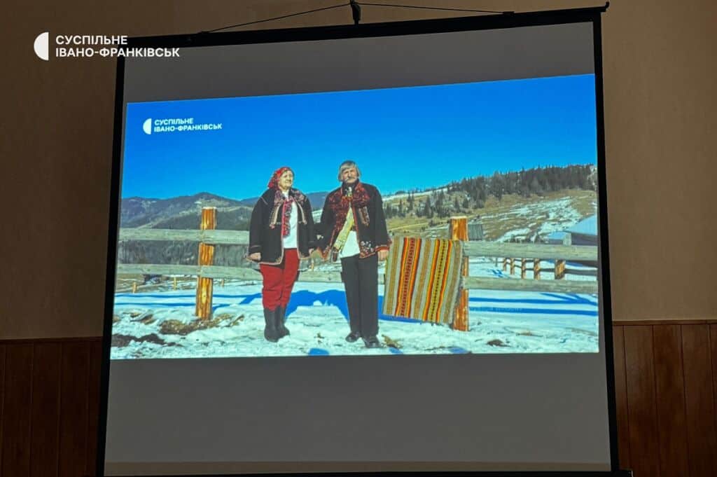 Показ фільму в Яблуневі