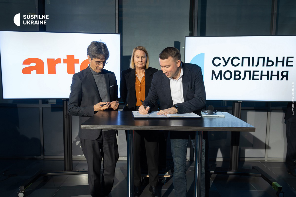 signing of an association agreement with ARTE G.E.I.E. Mykola Chernotytskyi signs an association agreement with ARTE G.E.I.E.