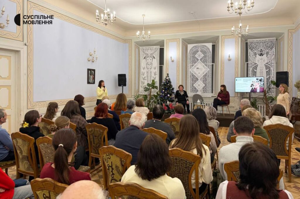 Ірина Гоць звертається до гостей вечора пам’яті Михайла Івасюка Ірина Гоць звертається до гостей вечора пам’яті Михайла Івасюка