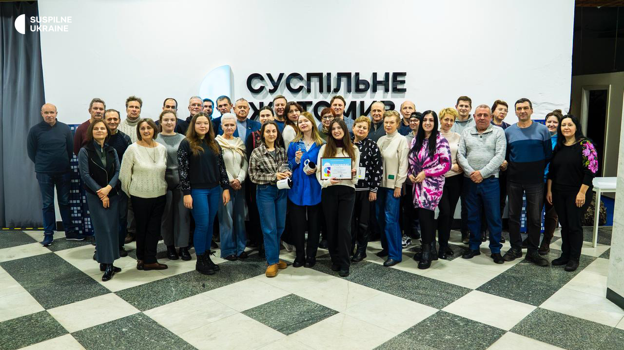 Presentation of the certificate to Ilona