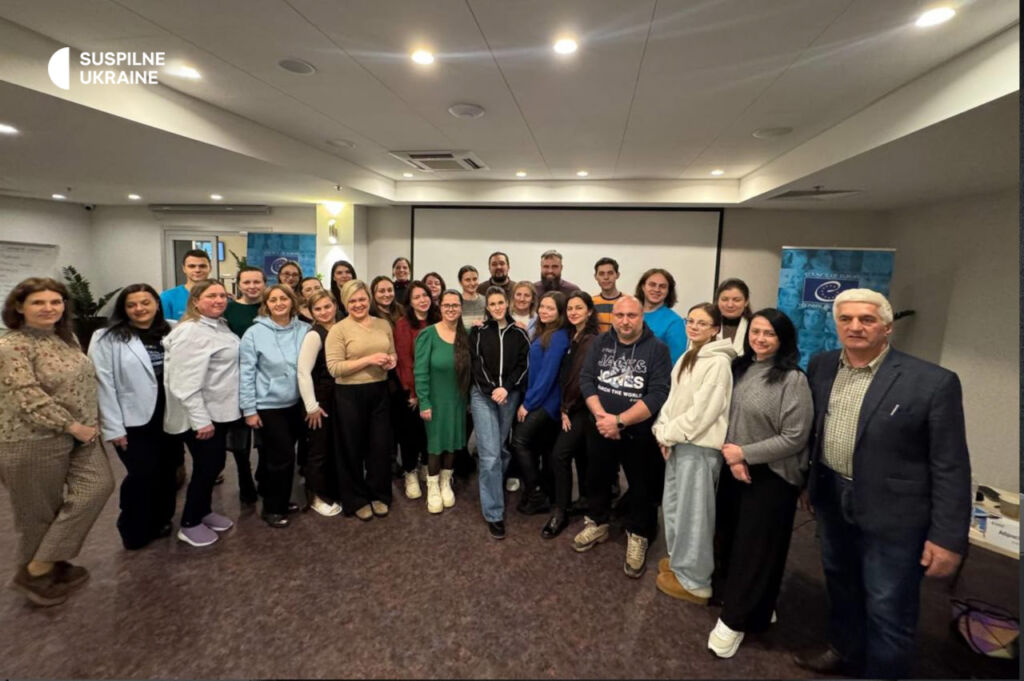 Course trainers with hyperlocal correspondents
