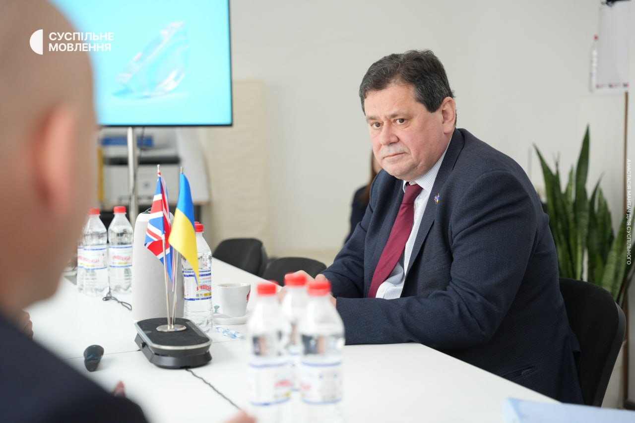 Надзвичайний і Повноважний Посол Великої Британії в Україні Ніл Кромптон Надзвичайний і Повноважний Посол Великої Британії в Україні Ніл Кромптон