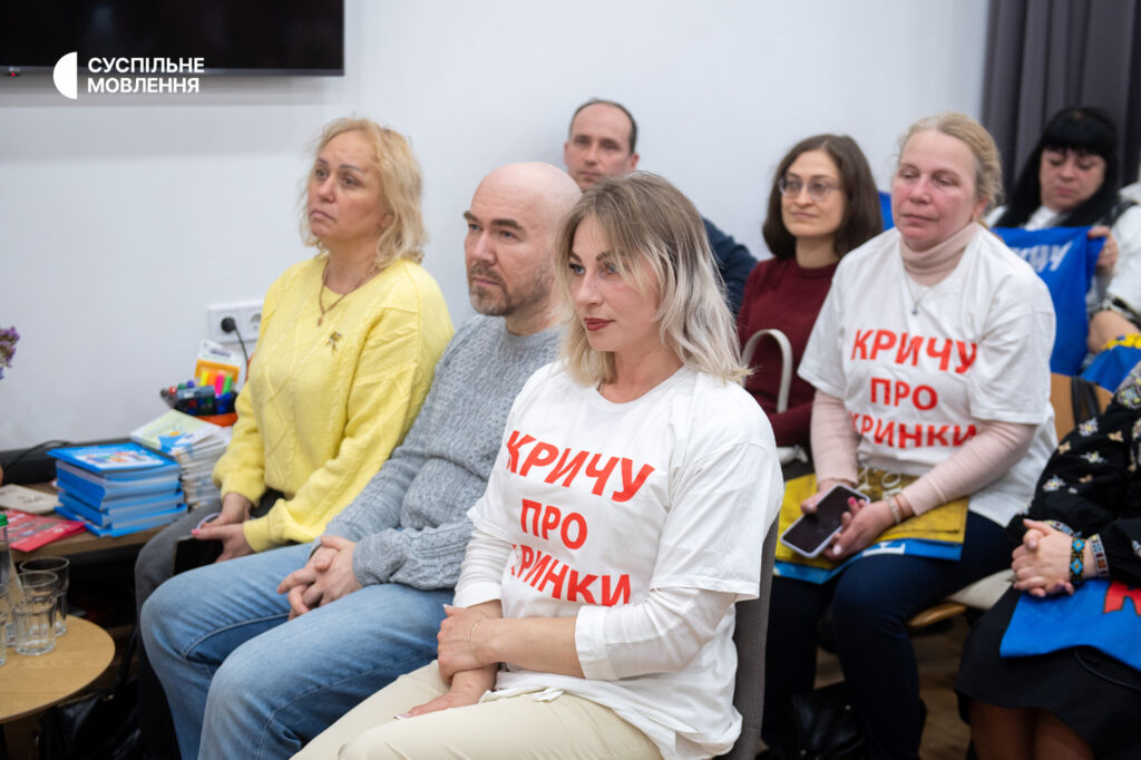 Дружини зниклих безвісти у Кринках і глядачі показу в Одесі Дружини зниклих безвісти у Кринках і глядачі показу в Одесі