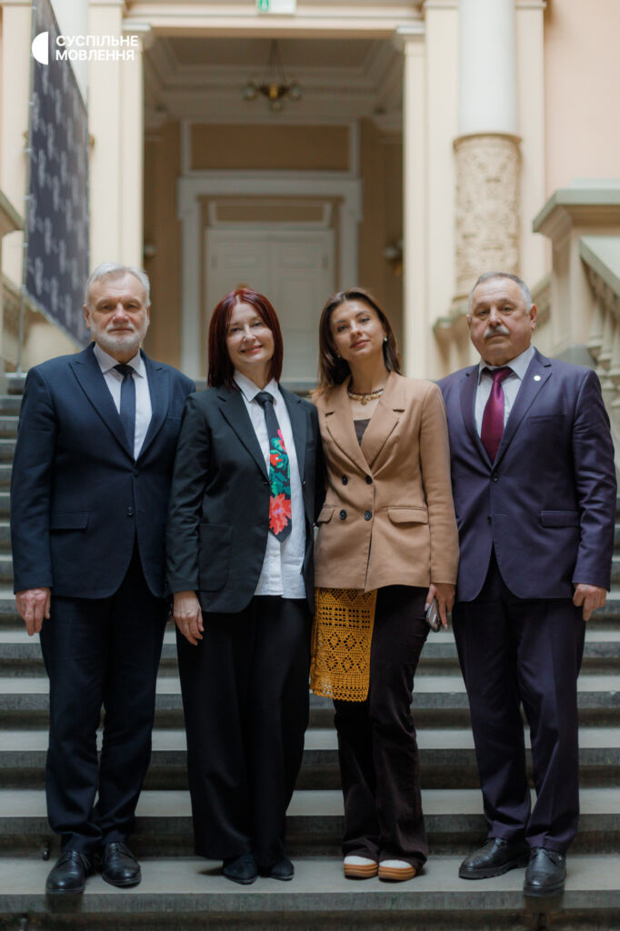 Спільне фото Роман Гладишевський, Тетяна Колісніченко, Таїсія Турчин і Мар’ян Лозинський