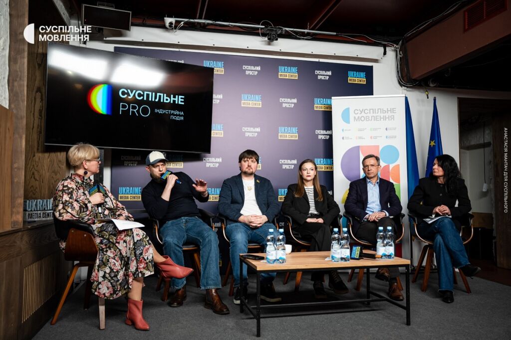 Учасники дискусії Учасники дискусії (зліва направо): Тетяна Трощинська, Дмитро Дорошенко, Олександр Санченко, Іванна Хіцінська, Григорій Тичина, Ірина Бурвікова)