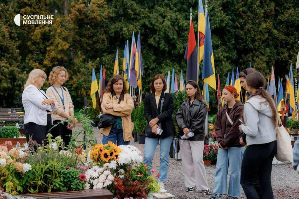 Зустріч з матір’ю Ірини Оксаною Цибух та відвідини місця поховання медійниці. 12 вересня 2025 року
