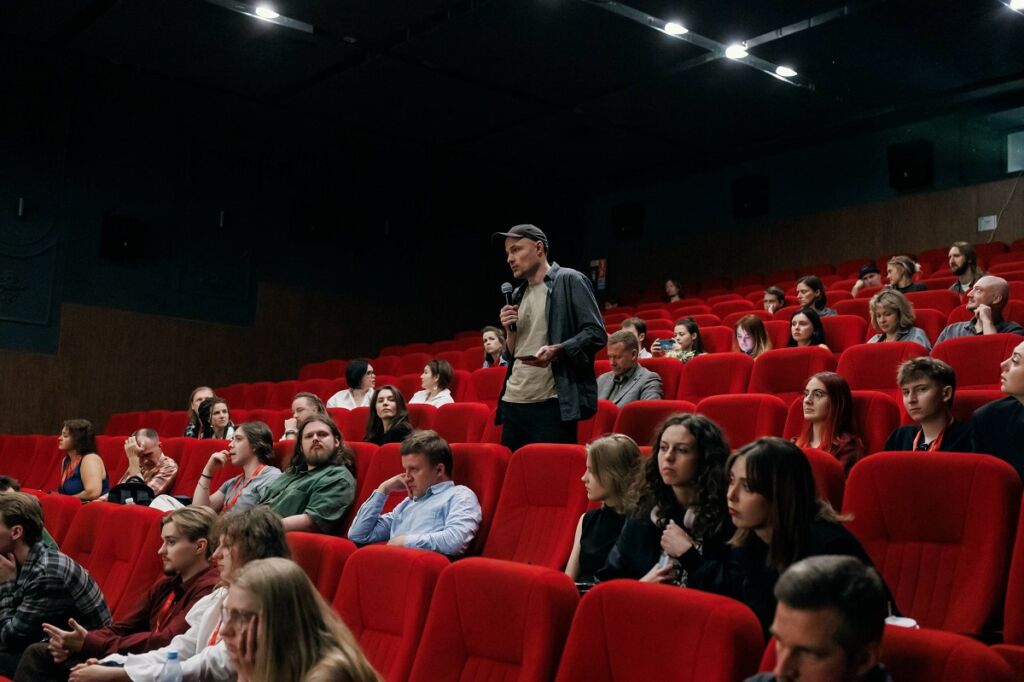 Глядачі на показі фільму Глядачі на показі фільму. Фото: ОМКФ