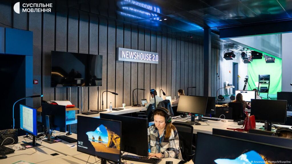 News House Суспільного, центральна редакція суспільного мовника в Києві, стала основним фокусом стратегії щодо ШІ. Фото: Анастасія Мантач / Суспільне
